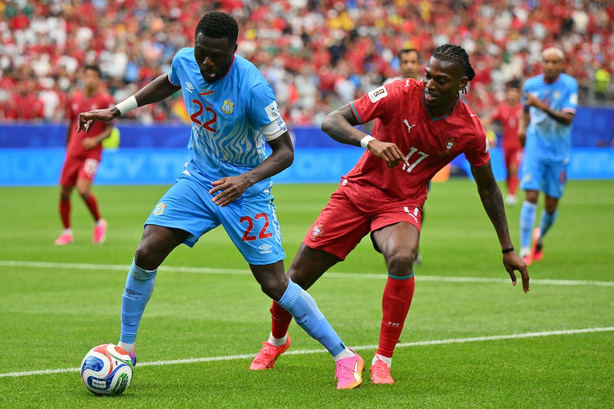 HOUSTON (United States), 17/06/2026.- Rafael Leao (R) of Portugal and Chancel Mbemba of DR Congo in action during the FIFA World Cup 2026 group stage match Portugal against Democratic Republic of Congo, in Houston, USA, 17 June 2026. EFE/EPA/SAM WASSON