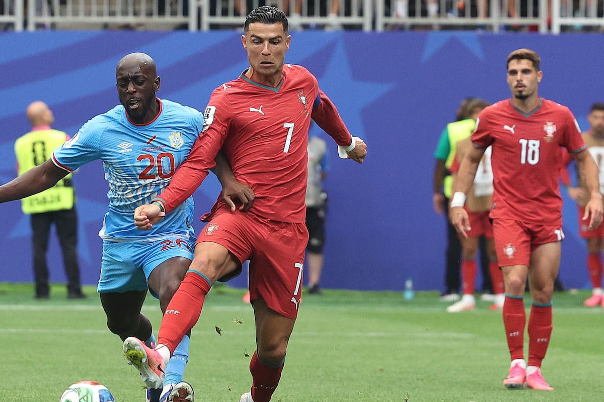 Houston (United States), 17/06/2026.- Portugal player Cristiano Ronaldo (R) in action against DR Congo player Yoane Wissa during the FIFA World Cup 2026 group stage match between Portugal and DR Congo, in Houston, Texas, USA, 17 June 2026. EFE/EPA/MIGUEL A. LOPES