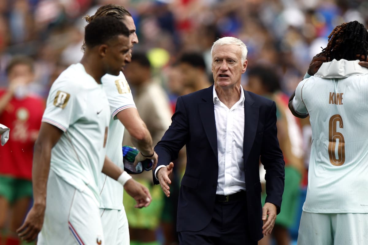 BOSTON (United States), 09/07/2026.- France's head coach Didier Deschamps and his players during a hydration break during the FIFA World Cup 2026 quarterfinals match France against Morocco, in Boston, USA, 09 July 2026. (Francia, Marruecos) EFE/EPA/WILL OLIVER