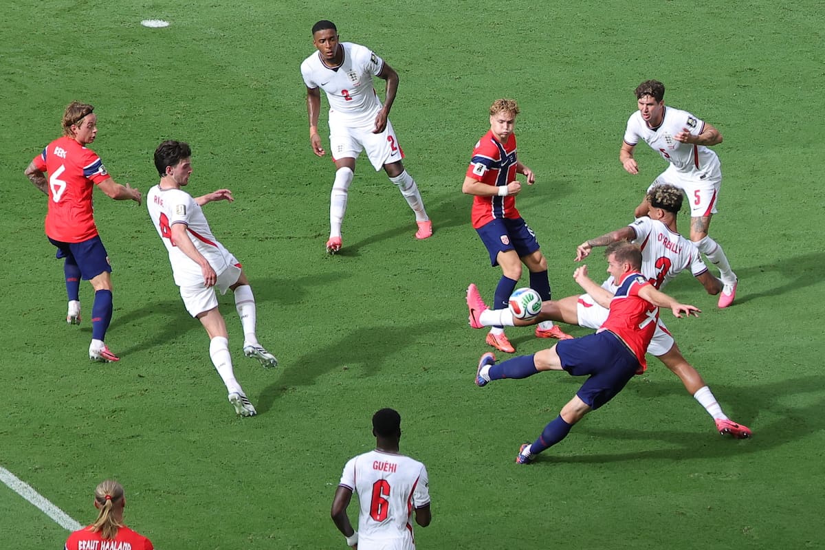 MIAMI (United States), 11/07/2026.- Alexander Sorloth of Norway (CR) takes a shot on goal during the FIFA World Cup 2026 quarterfinals match Norway against England, in Miami, USA, 11 July 2026. (Noruega) EFE/EPA/CRISTOBAL HERRERA-ULASHKEVICH