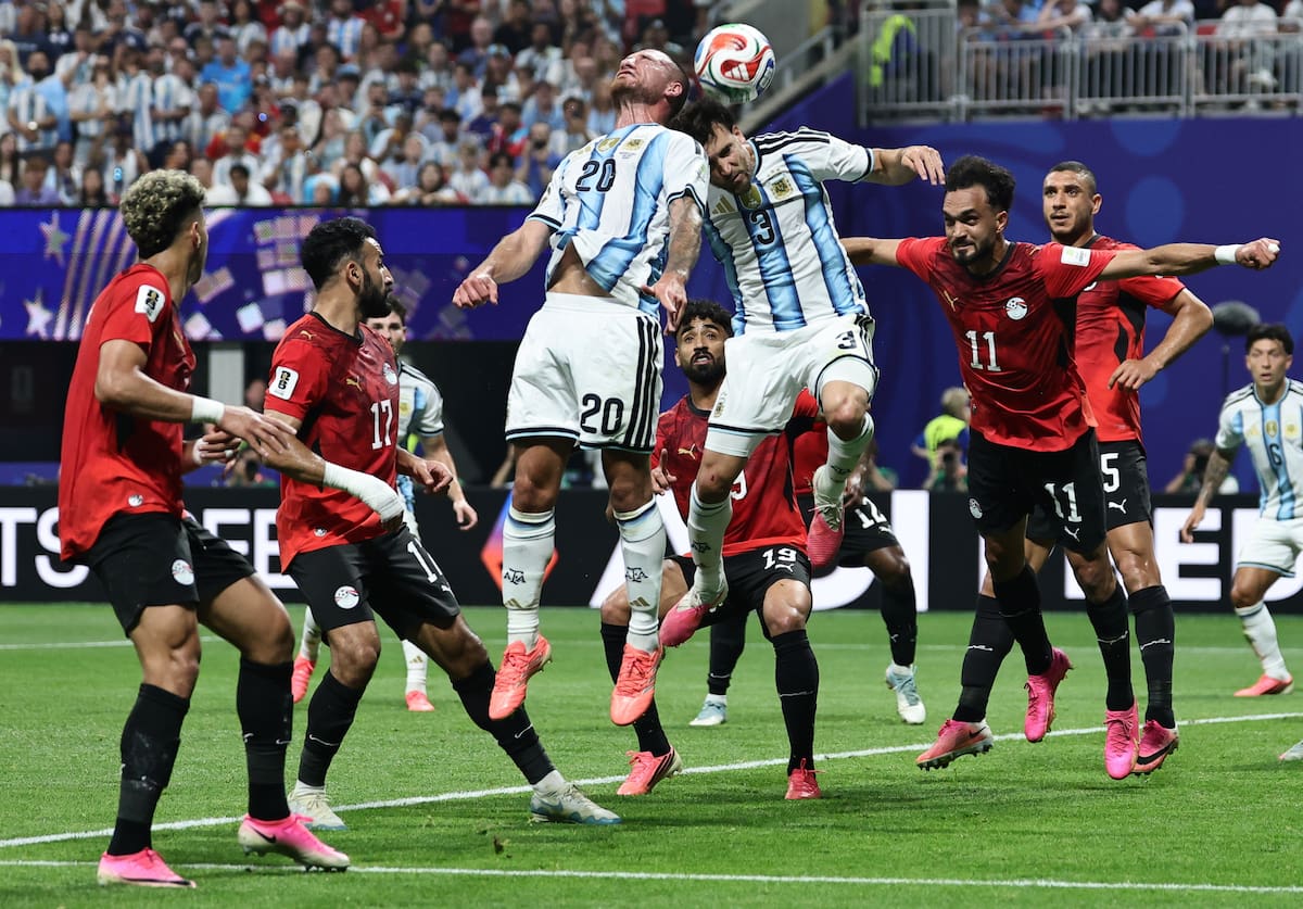 ATLANTA (United States), 07/07/2026.- Alexis Mac Allister of Argentina (C-L) and Nicolas Tagliafico of Argentina (C-R) in action during the FIFA World Cup 2026 Round of 16 match Argentina against Egypt, in Atlanta, USA, 07 July 2026. (Egipto) EFE/EPA/RONALD WITTEK
