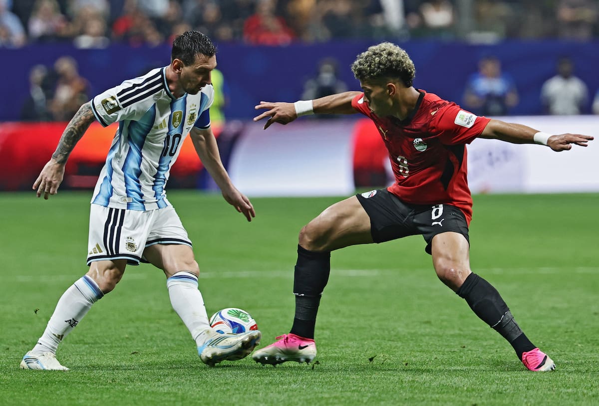ATLANTA (United States), 07/07/2026.- Lionel Messi of Argentina (L) and Emam Ashour of Egypt during the FIFA World Cup 2026 Round of 16 match Argentina against Egypt, in Atlanta, USA, 07 July 2026. (Egipto) EFE/EPA/RONALD WITTEK