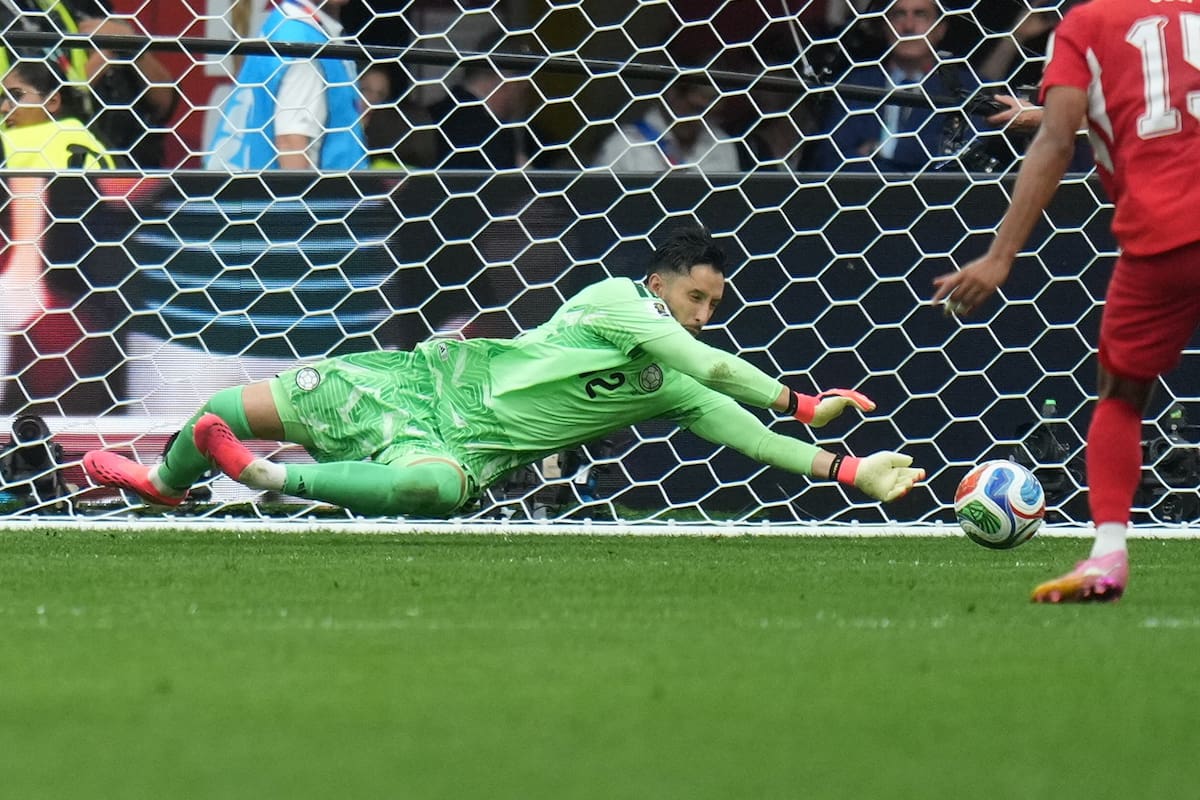 VANCOUVER (Canada), 08/07/2026.- Goalkeeper Camilo Vargas of Colombia in action during the FIFA World Cup 2026 Round of 16 match Switzerland against Colombia, in Vancouver, Canada, 07 July 2026. (Suiza) EFE/EPA/PETER KLAUNZER