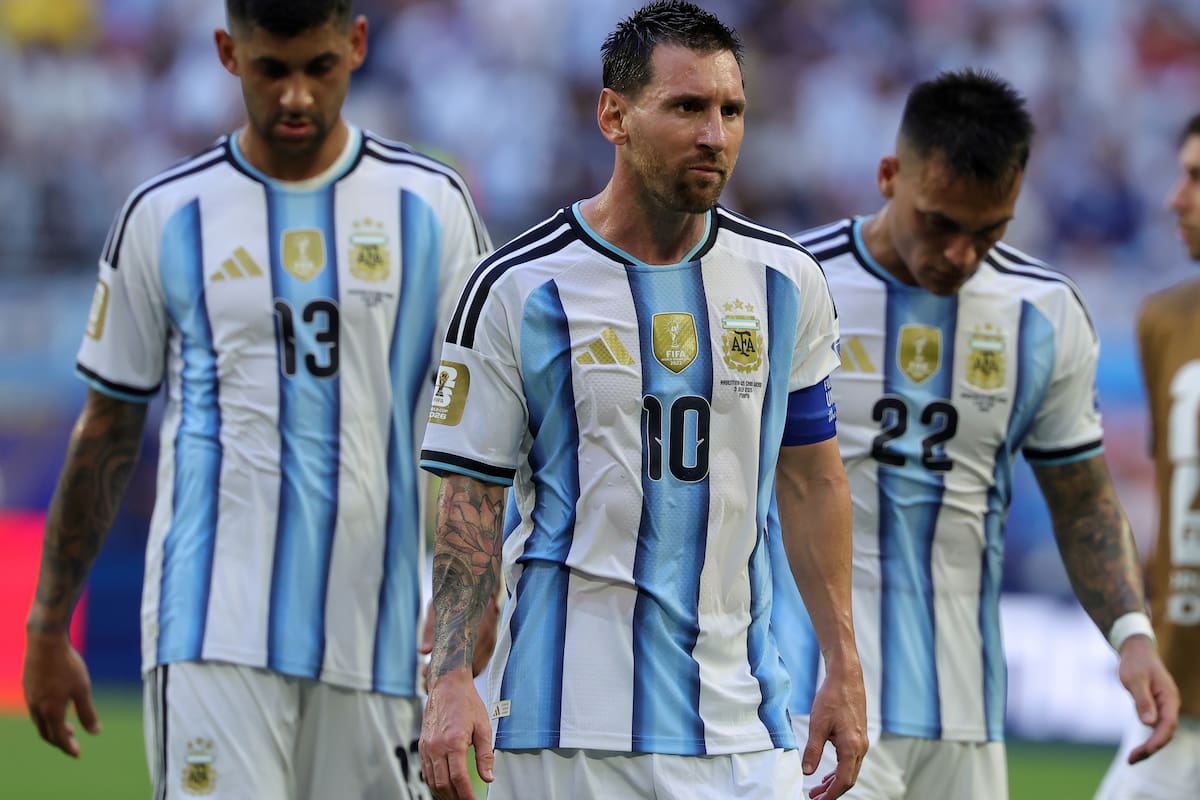 MIAMI (United States), 04/07/2026.- Lionel Messi of Argentina and teammates leave the pitch at half time during the FIFA World Cup 2026 Round of 32 match Argentina against Cape Verde, in Miami, Florida, USA, 03 July 2026. (Cabo Verde) EFE/EPA/CRISTOBAL HERRERA-ULASHKEVICH