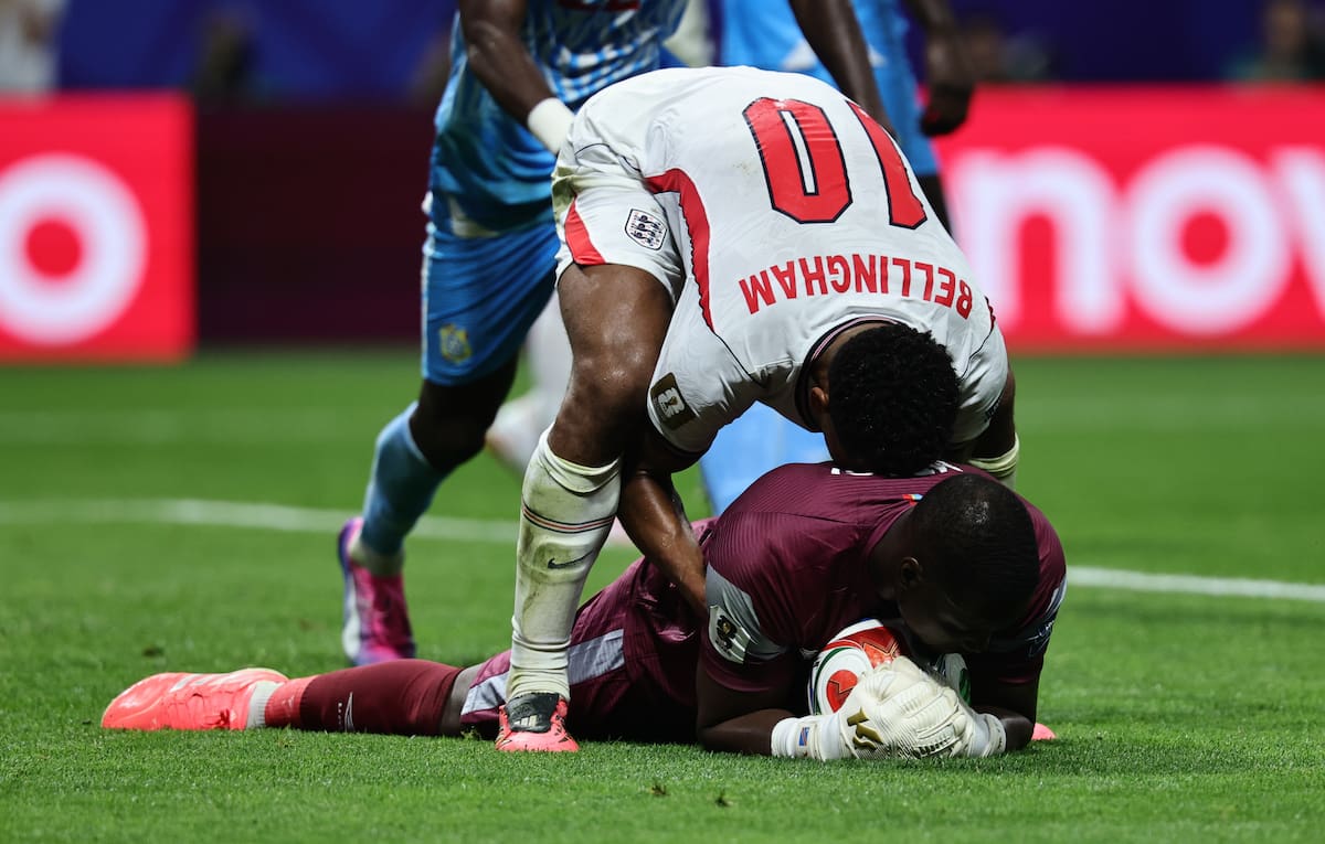 ATLANTA (United States), 01/07/2026.- Jude Bellingham of England reacts to goalkeeper Lionel Mpasi of DR Congo during the FIFA World Cup 2026 Round of 32 match England against Democratic Republic of Congo, in Atlanta, USA, 01 July 2026. EFE/EPA/RONALD WITTEK