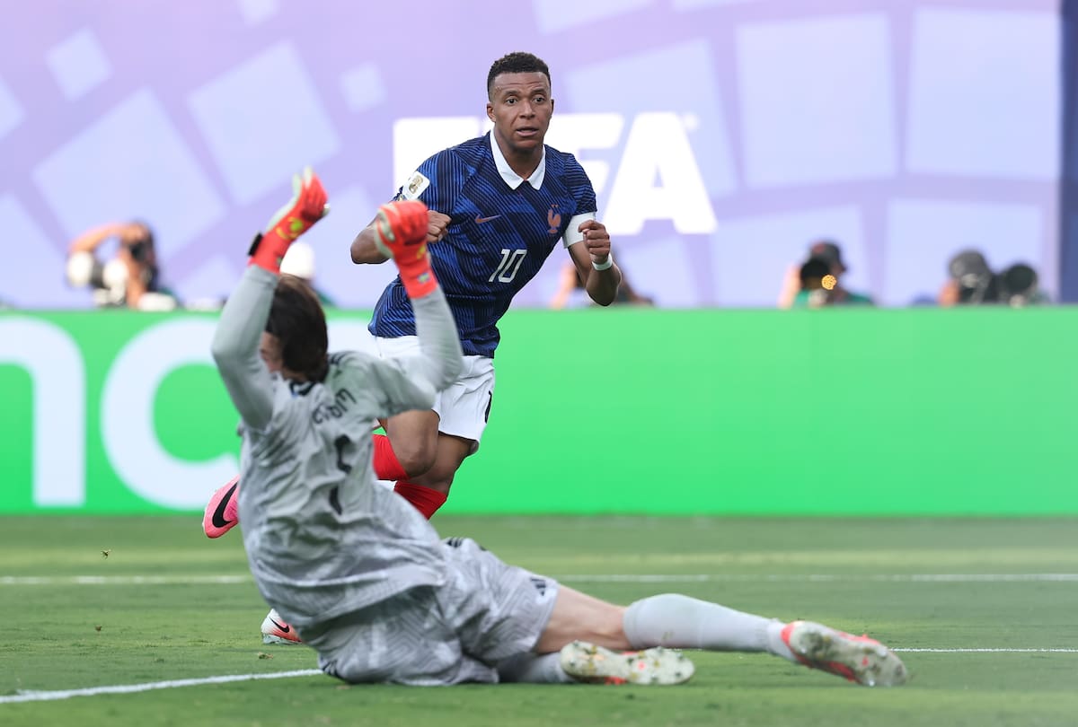 EAST RUTHERFORD (United States), 01/07/2026.- Kylian Mbappe of France scores his second goal during the FIFA World Cup 2026 Round of 32 match France against Sweden, in New Jersey, USA, 30 June 2026. (Francia, Suecia) EFE/EPA/SARAH YENESEL