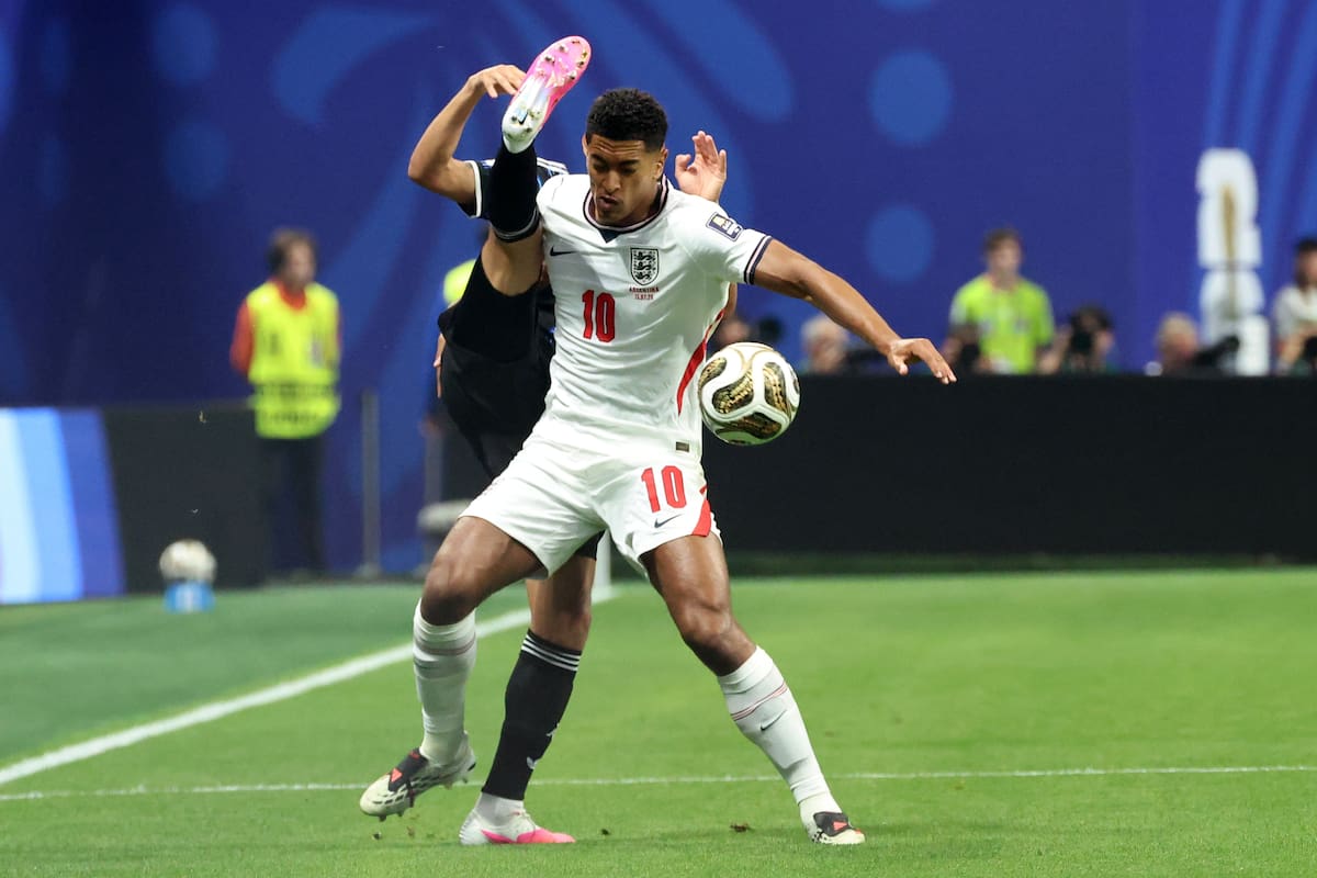 ATLANTA (United States), 15/07/2026.- Jude Bellingham of England (front) in action against Nahuel Molina of Argentina (back) during the FIFA World Cup 2026 semifinals match England against Argentina, in Atlanta, Georgia, USA, 15 July 2026. EFE/EPA/OLGA FEDOROVA