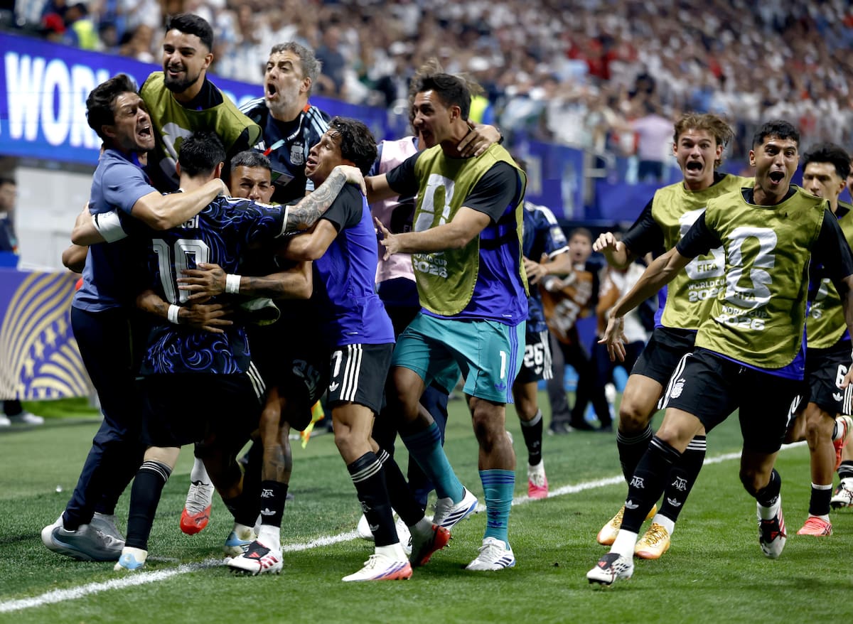 ATLANTA (United States), 16/07/2026.- Lionel Messi (no.10) of Argentina and teammates celebrate after scoring their 2nd goal during the FIFA World Cup 2026 semifinals match England against Argentina, in Atlanta, USA, 15 July 2026. EFE/EPA/WILL OLIVER