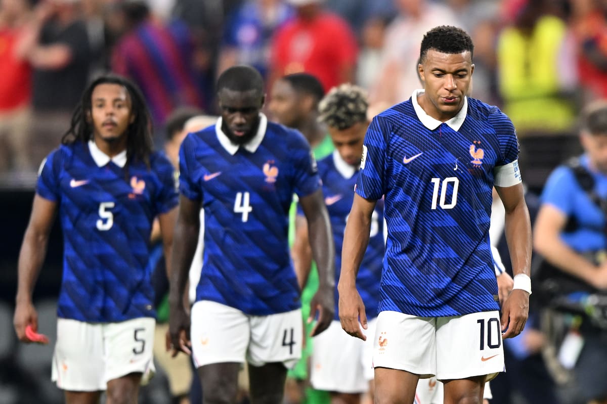 DALLAS (United States), 14/07/2026.- Kylian Mbappe of France (R) and teammates show disappointment after losing the FIFA World Cup 2026 semifinals match France against Spain, in Dallas, Texas, USA, 14 July 2026. (Francia, España) EFE/EPA/ALBERT PENA