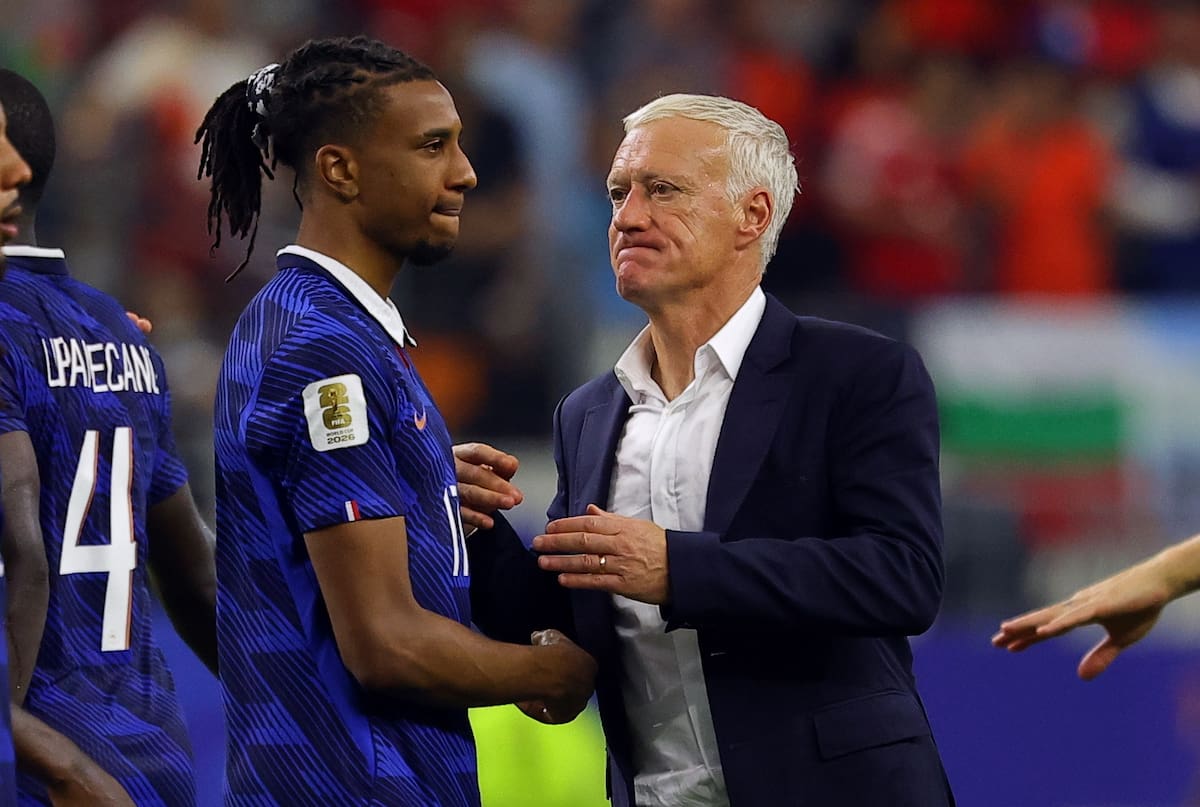 DALLAS (United States), 14/07/2026.- France's head coach Didier Deschamps (R) reacts with Michael Olise of France after losing the FIFA World Cup 2026 semifinals match France against Spain, in Dallas, USA, 14 July 2026. (Francia, España) EFE/EPA/CHRISTOPHER NEUNDORF