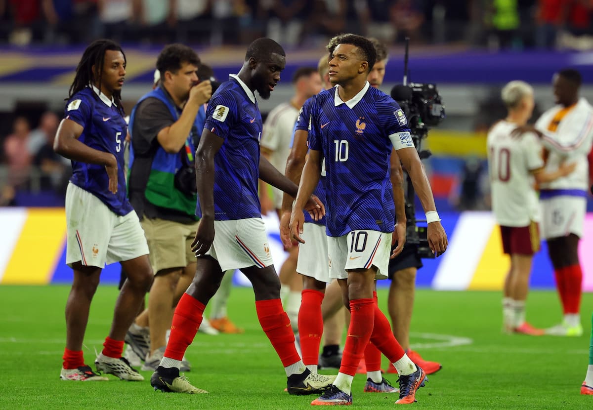 DALLAS (United States), 14/07/2026.- Kylian Mbappe of France (C) and teammates react after losing the FIFA World Cup 2026 semifinals match France against Spain, in Dallas, USA, 14 July 2026. (Francia, España) EFE/EPA/CHRISTOPHER NEUNDORF