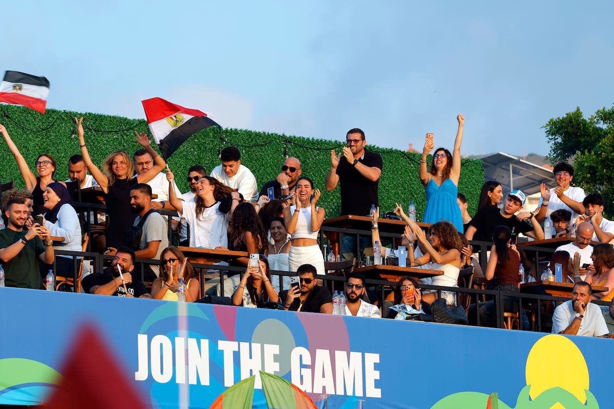 BATROUN (Lebanon), 07/07/2026.- Lebanese soccer fans gather to watch the FIFA World Cup 2026 Round of 16 match between Argentina and Egypt on a giant screen in Batroun, northern Lebanon, 07 July 2026. (Mundial de Fútbol, Egipto, Líbano) EFE/EPA/WAEL HAMZEH EDITORIAL USE ONLY