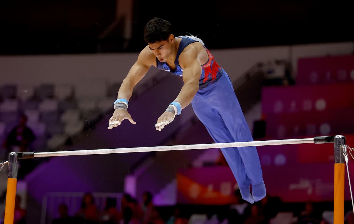 JAKARTA (Indonesia), 22/10/2025.- Angel Barajas of Colombia performs on the High Bar during the Men's Artistic Gymnastics All-Around Final at the FIG Artistic Gymnastics World Championships 2025 in Jakarta, Indonesia, 22 October 2025. EFE/EPA/MAST IRHAM