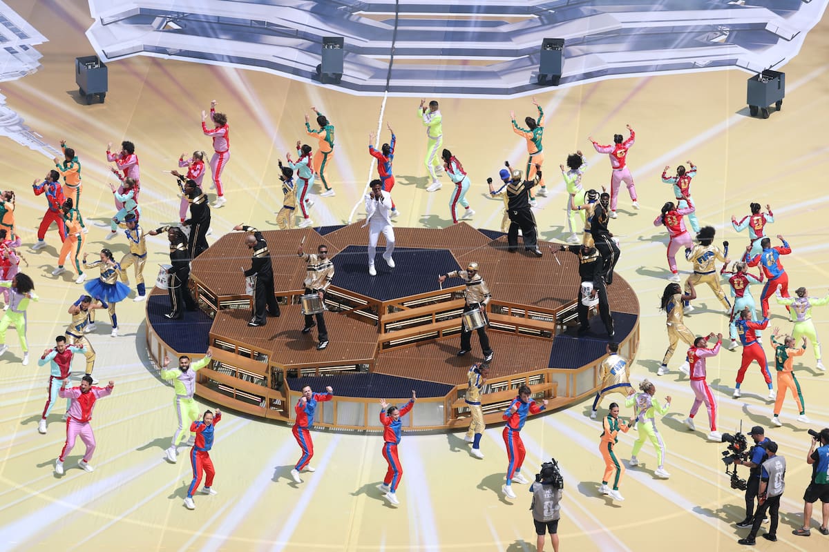 Un grupo de bailarines actúa durante la ceremonia de clausura previa a la final de la Copa Mundial de la FIFA 2026 entre España y Argentina, en Nueva Jersey, Estados Unidos, el 19 de julio de 2026.