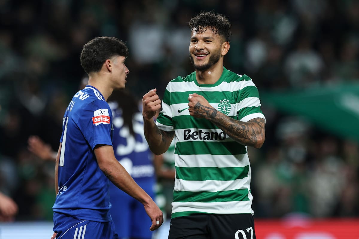 Lisbon (Portugal), 13/12/2025.- Sporting player Luis Suarez (R) celebrates after scoring the 1-0 goal against AVS during the Portuguese First League soccer match between Sporting and AVS, in Lisbon, Portugal, 13 December 2025. (Lisboa) EFE/EPA/MIGUEL A. LOPES