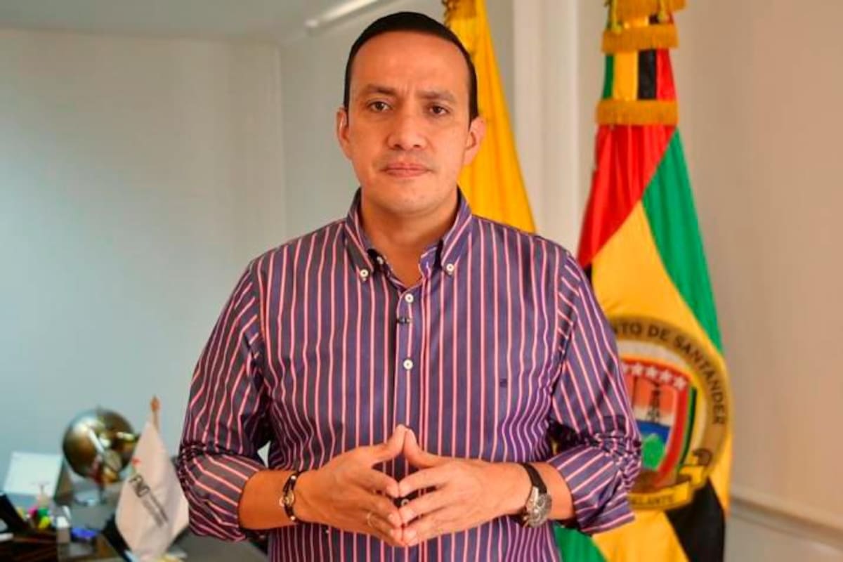 La Fiscalía Delegada ante la Corte Suprema citó al exgobernador de Santander Mauricio Aguilar Hurtado a audiencia de imputación por presuntas irregularidades en un contrato de más de $15.000 millones para construir un colegio en Suaita. La obra está paralizada y enfrenta además restricciones ambientales.