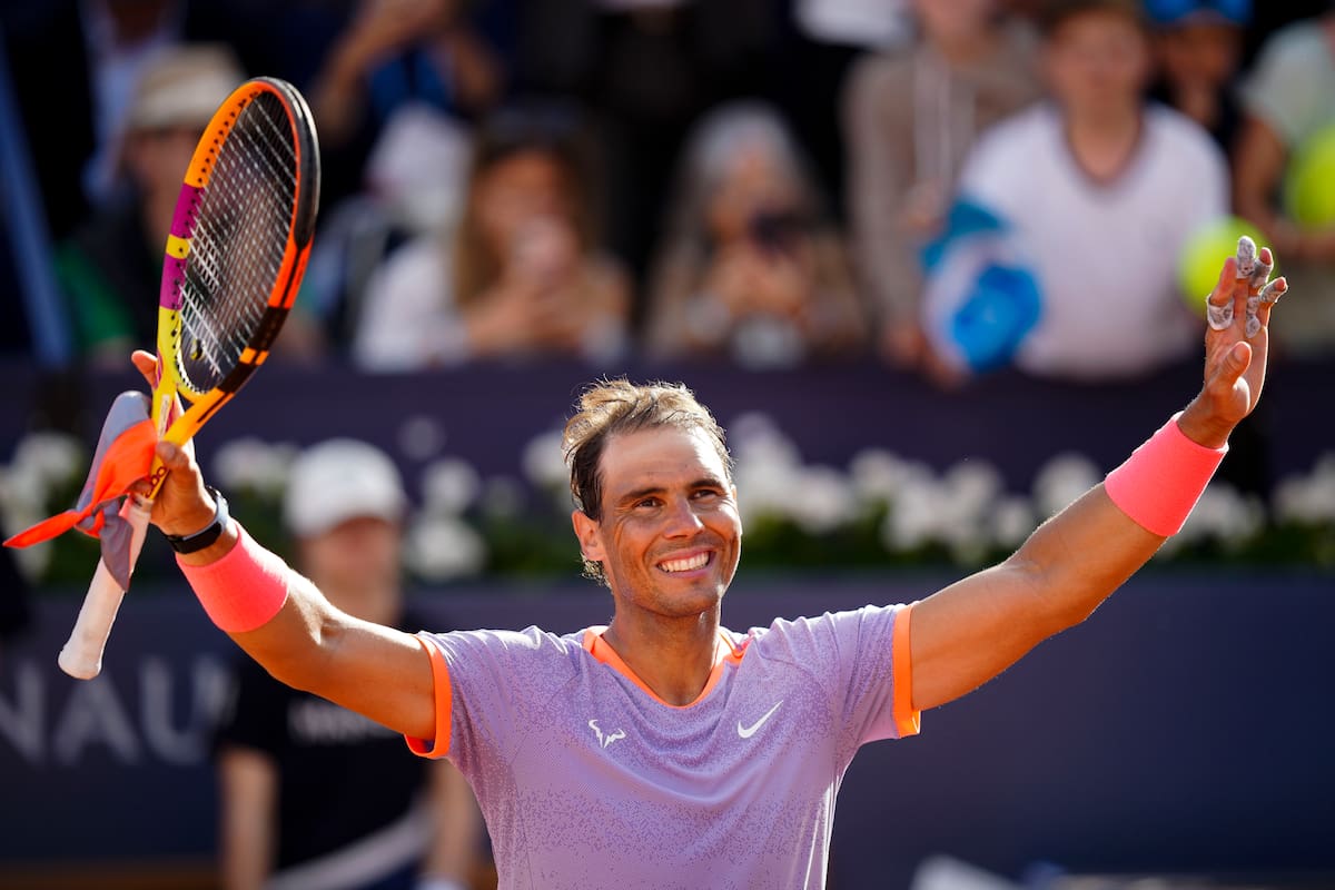 El tenista español, Rafael Nadal, muestra su alegría al finalizar su partido de primera ronda del Barcelona Open Banc Sabadell - Trofeo Conde de Godó de tenis.
