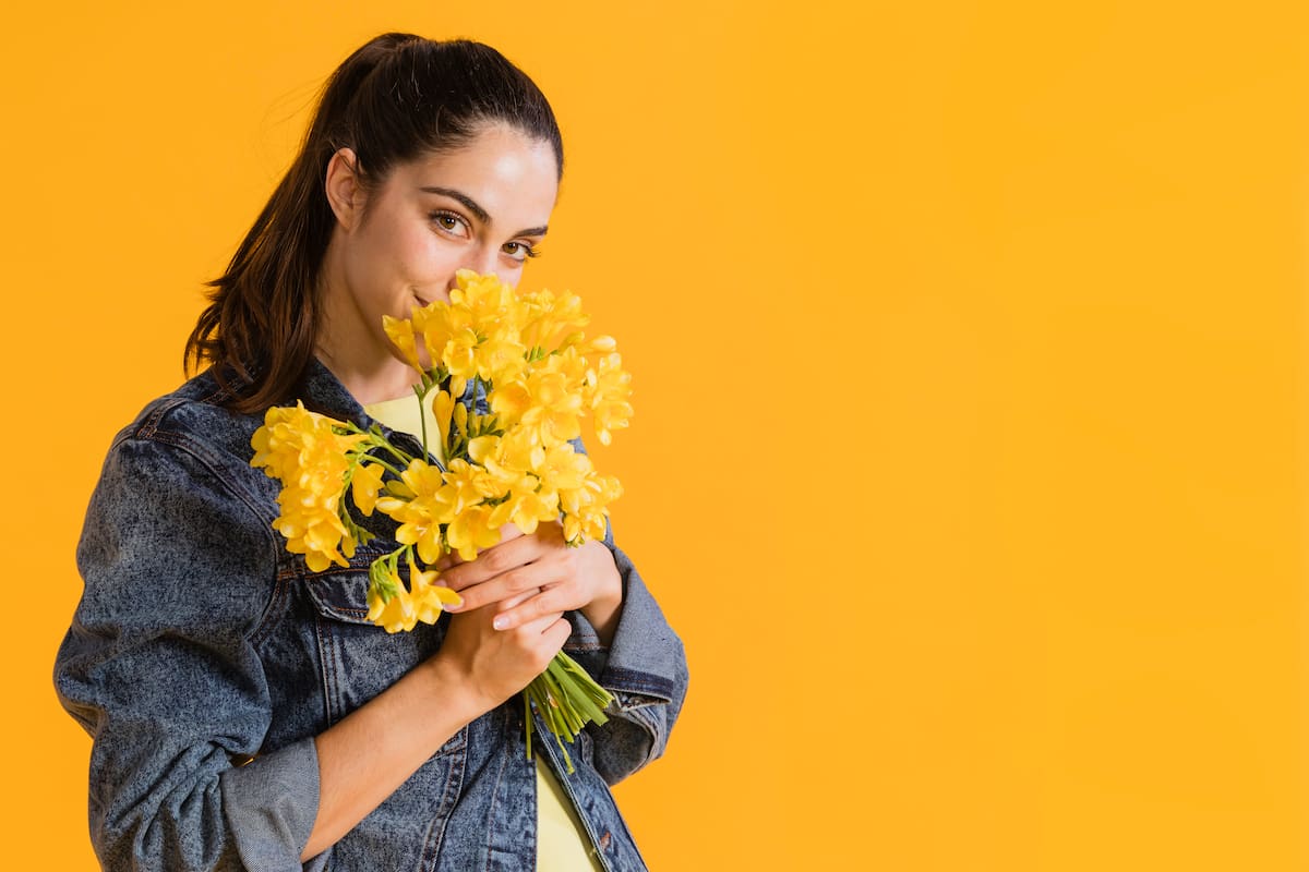 ¿Ya te dieron tus Flores Amarillas? Hoy 21 de marzo se celebra el inicio de la primavera y el gesto viral que inundó las redes.