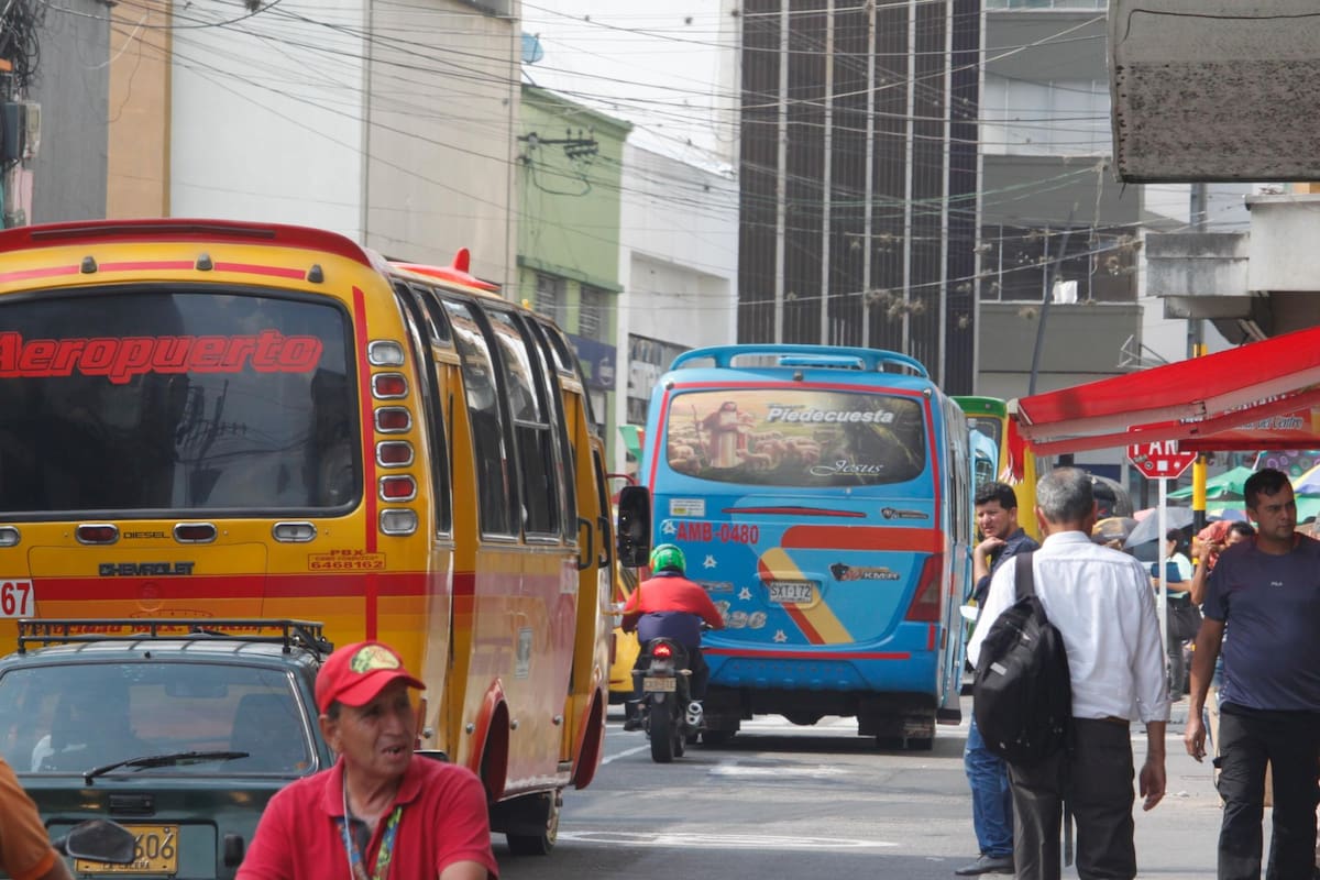 Para los transportadores muchas de las rutas que están habilitadas, tras el desmonte de las 14 complementarias, no son rentables; por lo tanto, le exigen al AMB una reestructuración de las rutas que están en servicio. (Foto: Jaime del Río / VANGUARDIA)