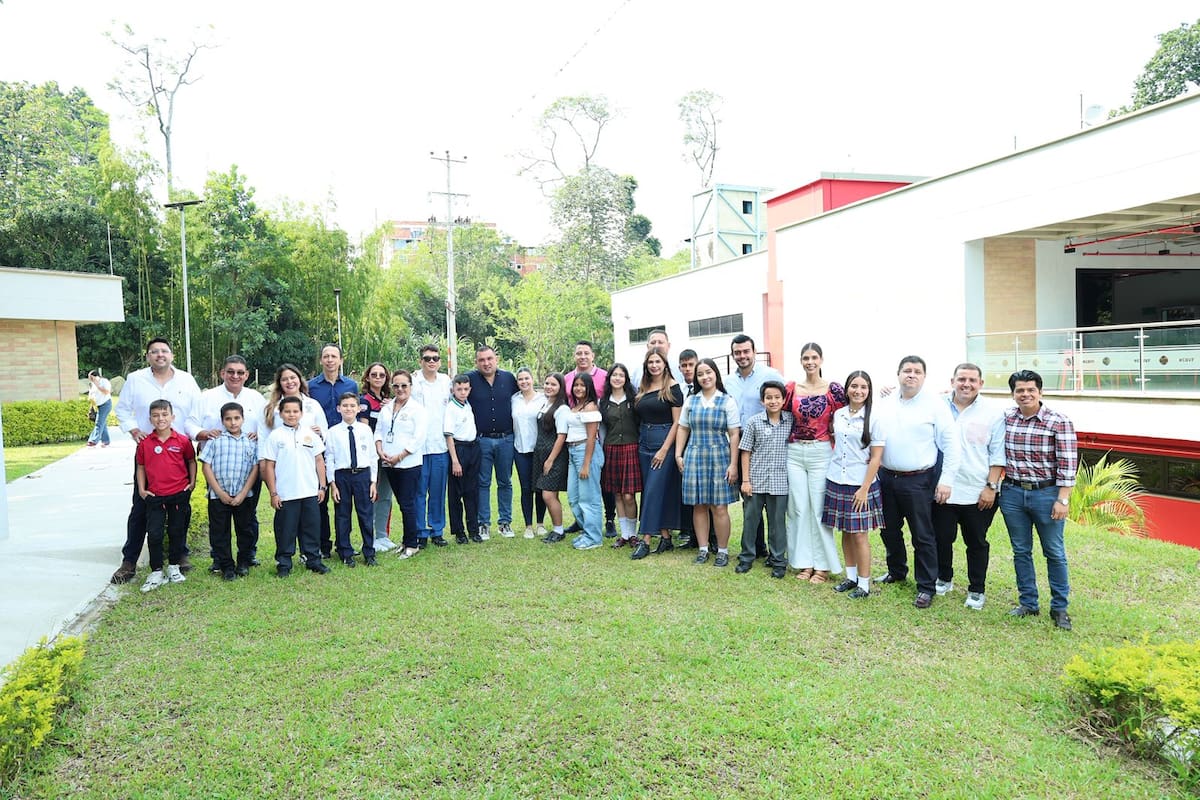 El alcalde José Fernando Sánchez posesionó este 6 de abril el Gabinete Infantil de Floridablanca, integrado por 14 niños, niñas y adolescentes que representarán a la infancia ante el gobierno local.