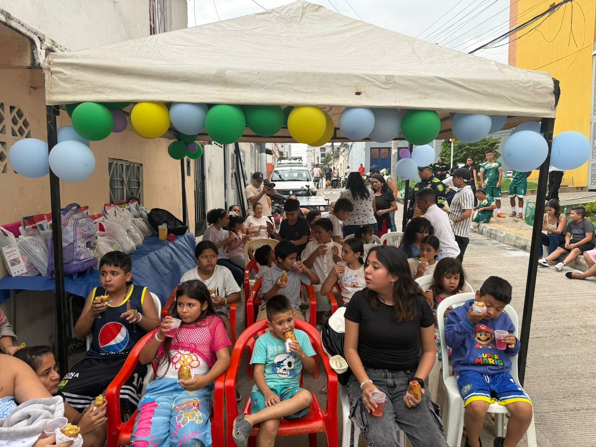 Docenas de niños y jóvenes se benefician con las clases de la docente Hortensia Rugeles.