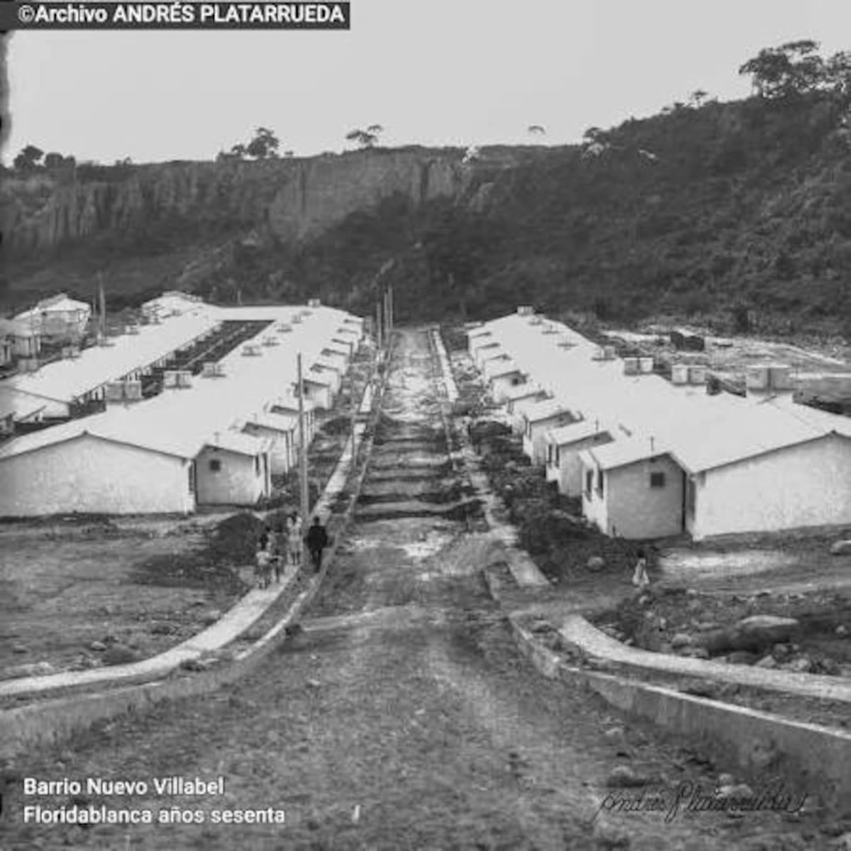 En los años sesenta, el reconocido fotógrafo Andrés Platarrueda captó este registro gráfico, justo cuando se estaba construyendo el barrio Nuevo Villabel. (Archivo/VANGUARDIA)