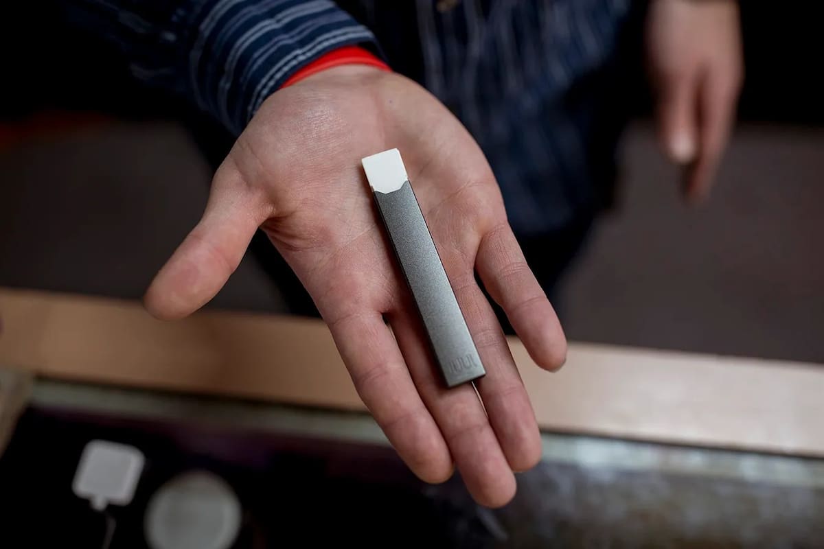 Expulsión de estudiante por presunta venta de vapeador deberá ser revisada bajo las garantías del debido proceso.