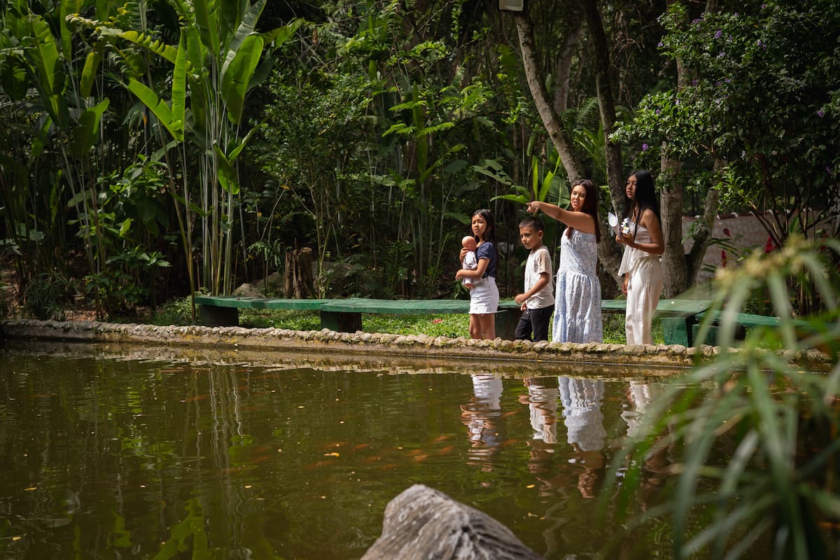 Un jardín y un lago para aprender a amar la vida. (Foto: Byron Pérez / VANGUARDIA)