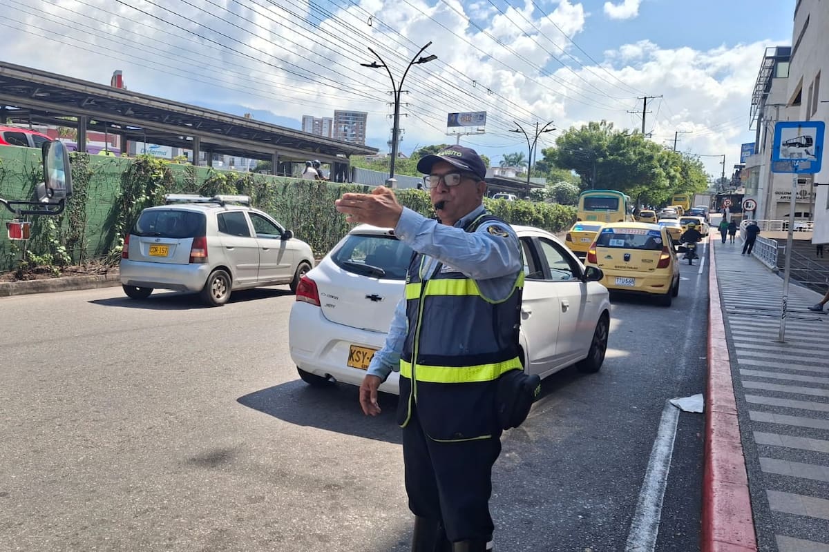 La Dirección de Tránsito de Floridablanca expidió la Resolución 805, que restringe el parrillero en Cañaveral y prohíbe la circulación de motos entre las 11:00 p.m. y las 4:00 a.m.