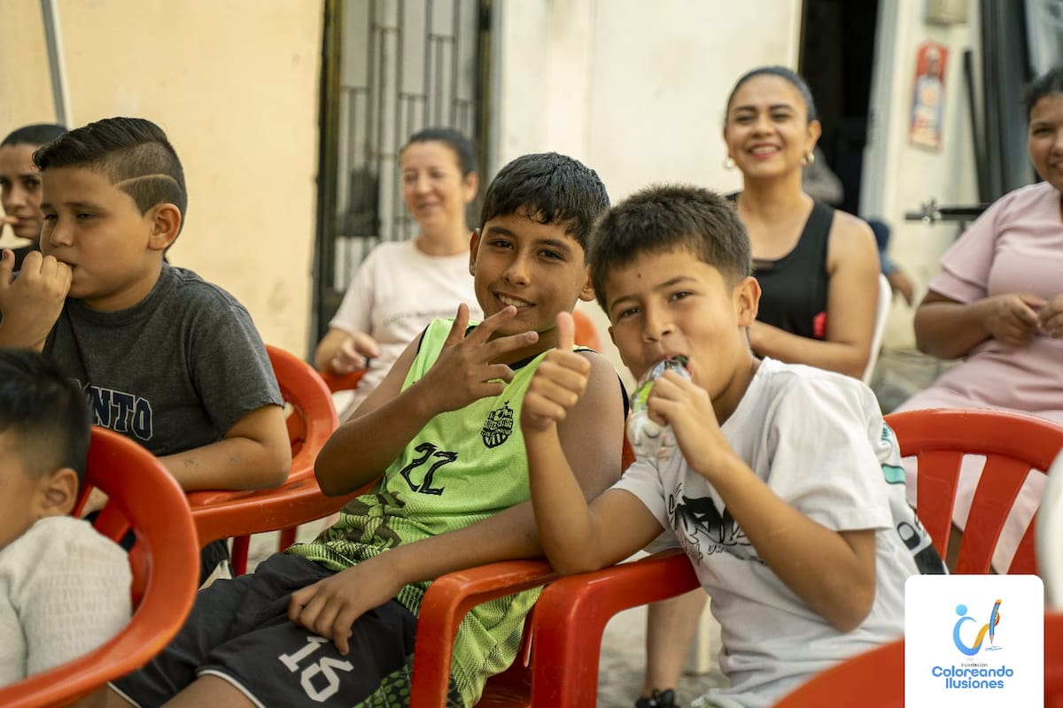 Niños y jóvenes de Floridablanca se benefician con la asesoría docente que les ofrece la gran maestra Hortensia Rugeles.