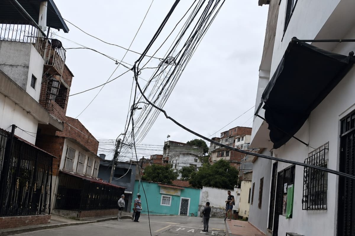 La comunidad del barrio Las Villas advierte que esta situación se presenta sobre la calle 52 con carrera 16. (Imágenes: suministradas / VANGUARDIA)