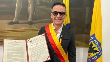 Fonseca fue condecorado en Bogotá antes de su esperado concierto en el Vive Claro