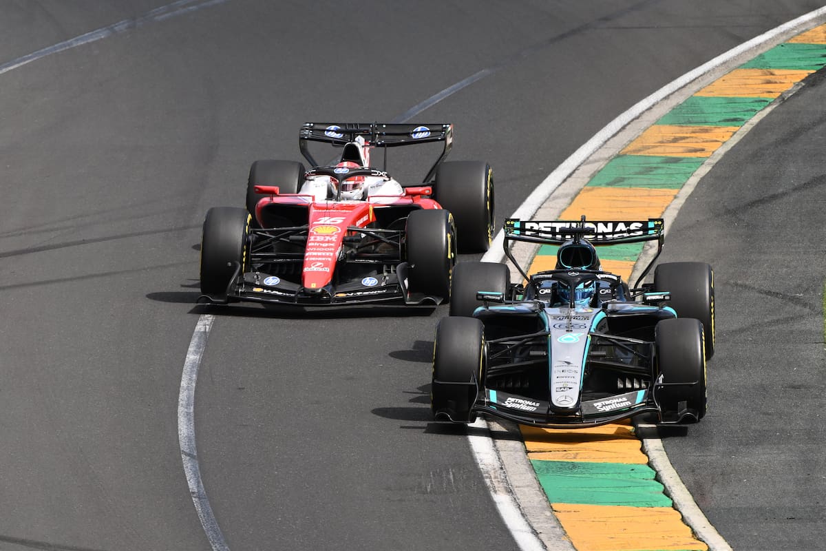 MELBOURNE (Australia), 08/03/2026.- Mercedes-AMG PETRONAS Formula One Team
driver George Russell (R) leads Scuderia Ferrari HP driver Charles Leclerc (L) during the 2026 Australian Grand Prix 2026 Australian Grand Prix at Albert Park Circuit in Melbourne, Australia, 08 March 2026. (Fórmula Uno) EFE/EPA/JOEL CARRETT EDITORIAL USE ONLY AUSTRALIA AND NEW ZEALAND OUT