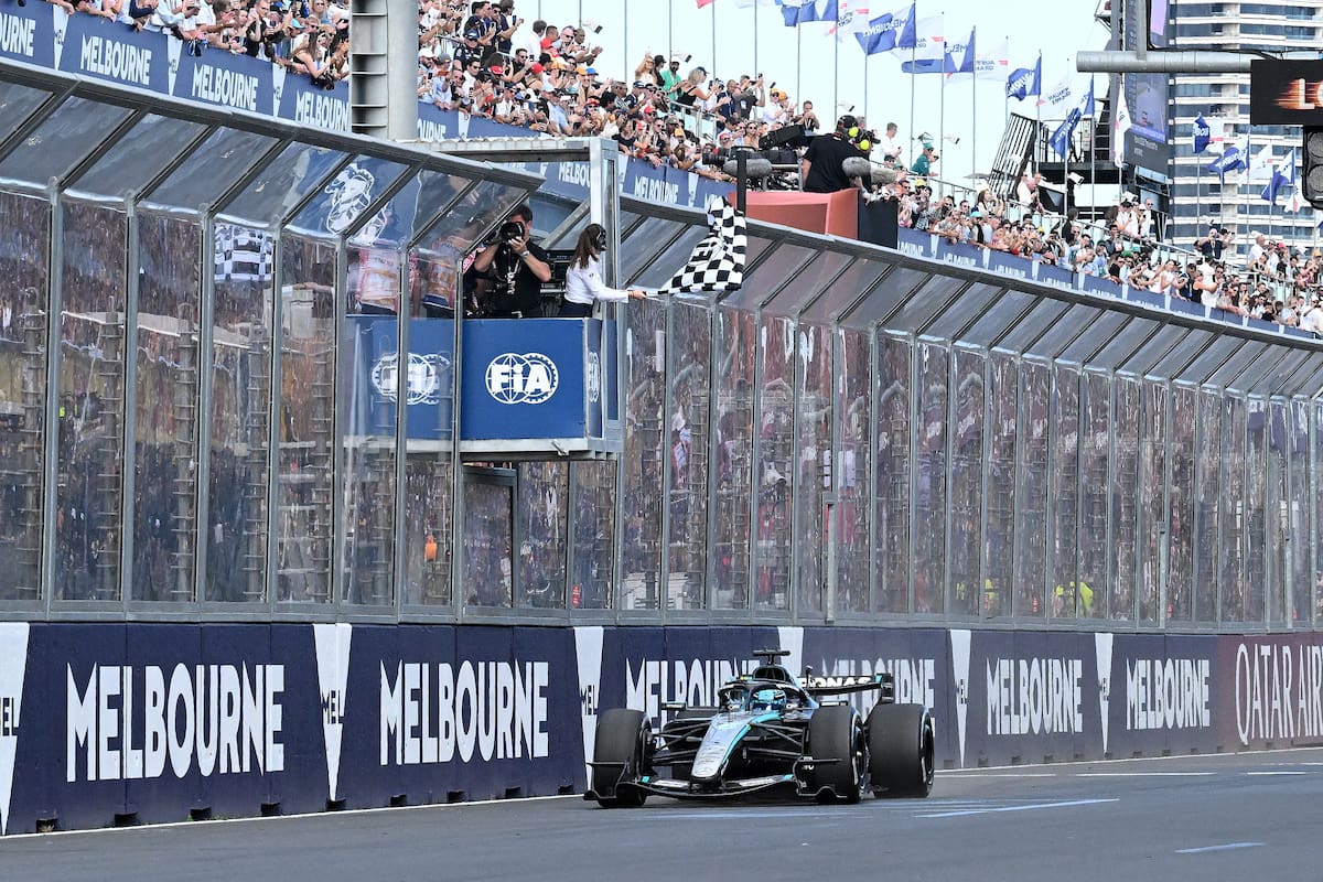 MELBOURNE (Australia), 08/03/2026.- George Russell of Mercedes passes the finish line to win the 2026 Australian Grand Prix at Albert Park Circuit in Melbourne, Australia, 08 March 2026. (Fórmula Uno) EFE/EPA/JAMES ROSS EDITORIAL USE ONLY AUSTRALIA AND NEW ZEALAND OUT