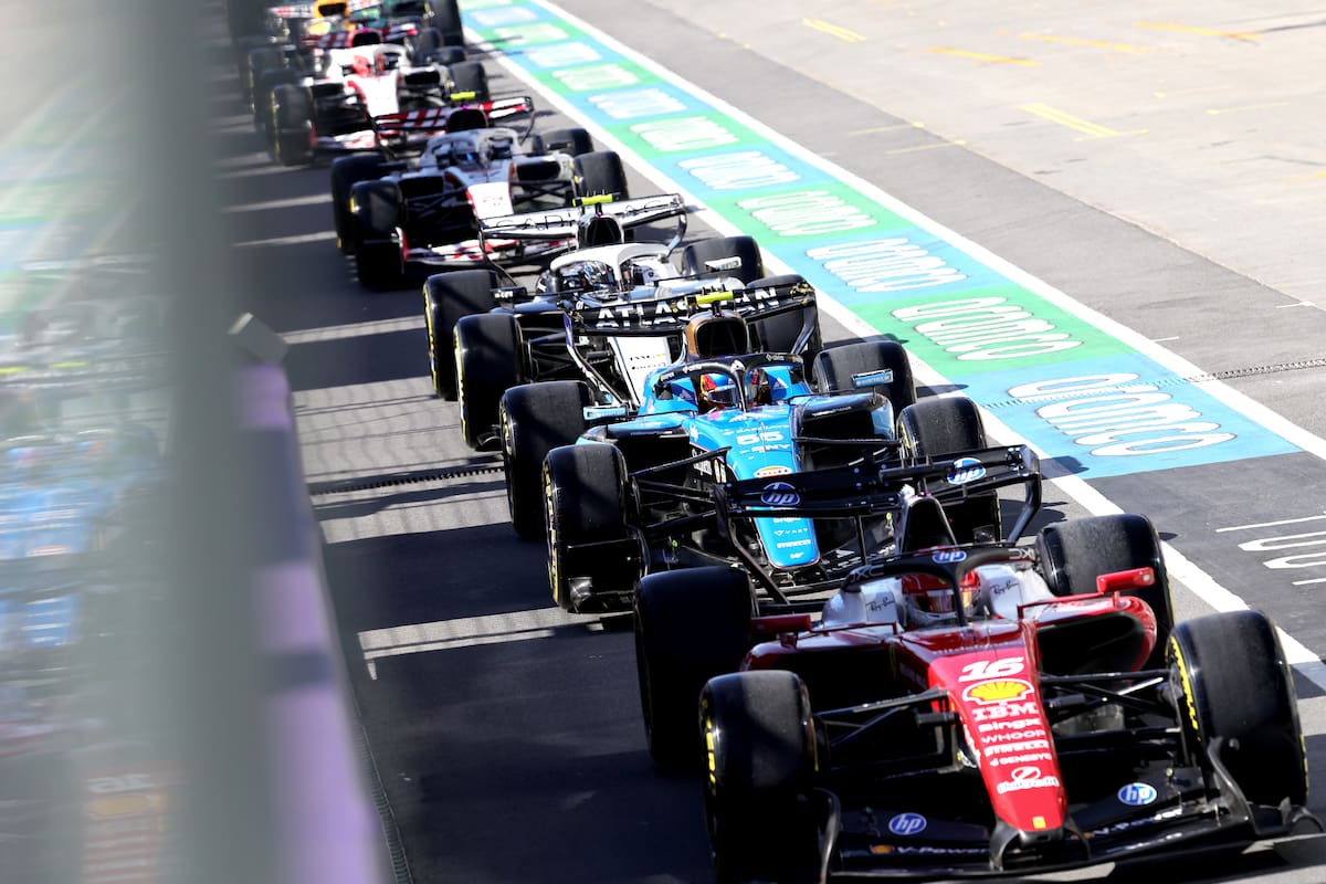 Montreal (Canada), 23/05/2026.- Scuderia Ferrari driver Charles Leclerc of Monaco
(front) drives through the pitlane during the Sprint Qualifying for the Formula 1 Canada Grand Prix at the Circuit Gilles Villeneuve in Montreal, Canada, 22 May 2026. (Fórmula Uno) EFE/EPA/CRISTOBAL HERRERA-ULASHKEVICH / POOL