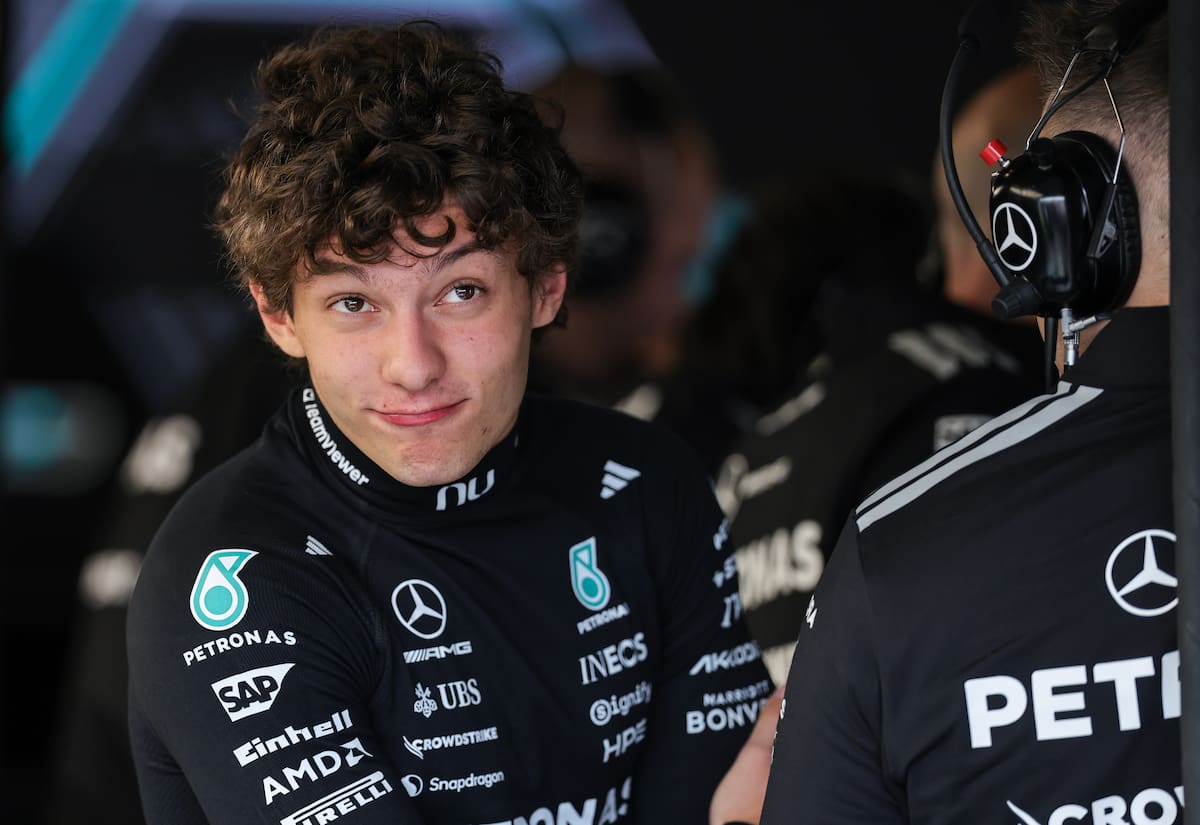 Montreal (Canada), 23/05/2026.- Mercedes driver Andrea Kimi Antonelli of Italy prepares in the garage prior to the Sprint in the Formula 1 Canada Grand Prix at the Circuit Gilles Villeneuve in Montreal, Canada, 23 May 2026. (Fórmula Uno, Italia) EFE/EPA/CRISTOBAL HERRERA-ULASHKEVICH