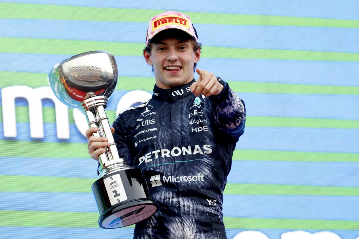 SUZUKA (Japan), 29/03/2026.- Mercedes driver Andrea Kimi Antonelli of Italy celebrates on the podium after winning the Formula 1 Japanese Grand Prix at the Suzuka International Racing Course racetrack in Suzuka, Japan, 29 March 2026. (Fórmula Uno, Italia, Japón) EFE/EPA/FRANCK ROBICHON