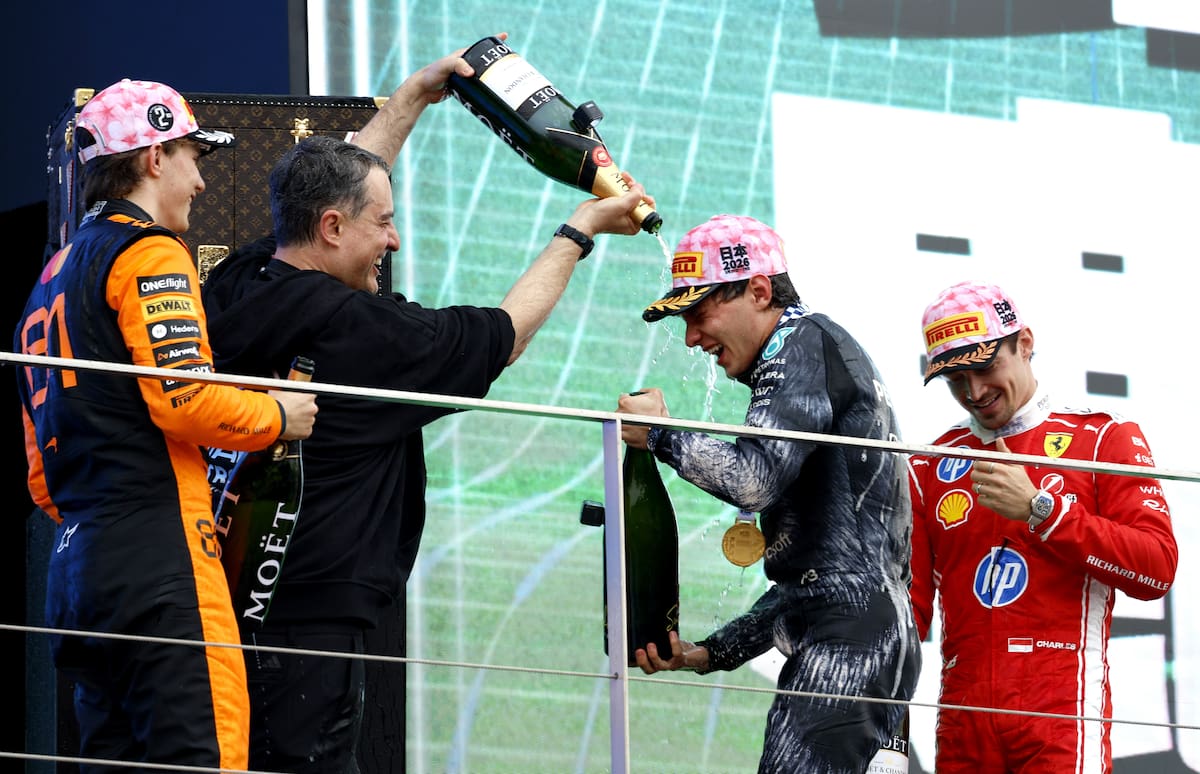SUZUKA (Japan), 29/03/2026.- (from L) Second placed McLaren driver Oscar Piastri of Australia, winner Mercedes driver Andrea Kimi Antonelli of Italy and third placed Scuderia Ferrari driver Charles Leclerc of Monaco celebrate on the podium after the Formula 1 Japanese Grand Prix at the Suzuka International Racing Course racetrack in Suzuka, Japan, 29 March 2026. (person 2nd L is a Mercedes team staff member) (Fórmula Uno, Italia, Japón) EFE/EPA/FRANCK ROBICHON