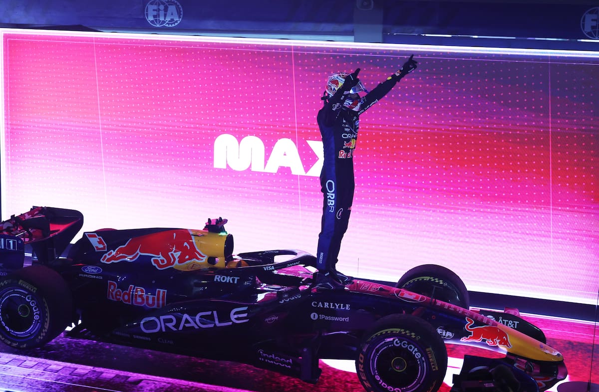 SINGAPORE (Singapore), 11/10/2026.- Race winner Red Bull Racing driver Max Verstappen of Netherlands celebrates after winning the 2026 Formula 1 Singapore Grand Prix at the Marina Bay Street Circuit in Singapore, 11 October 2026. (Fórmula Uno, Países Bajos; Holanda, Singapur) EFE/EPA/FAZRY ISMAIL