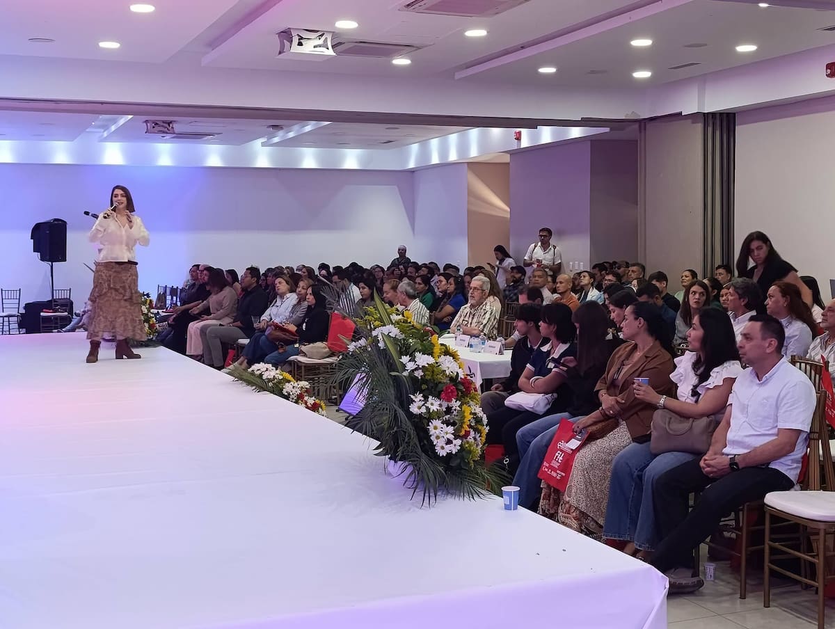 Cerca de 300 personas entre empresarios, líderes, docentes y estudiantes, estuvieron en el encuentro.