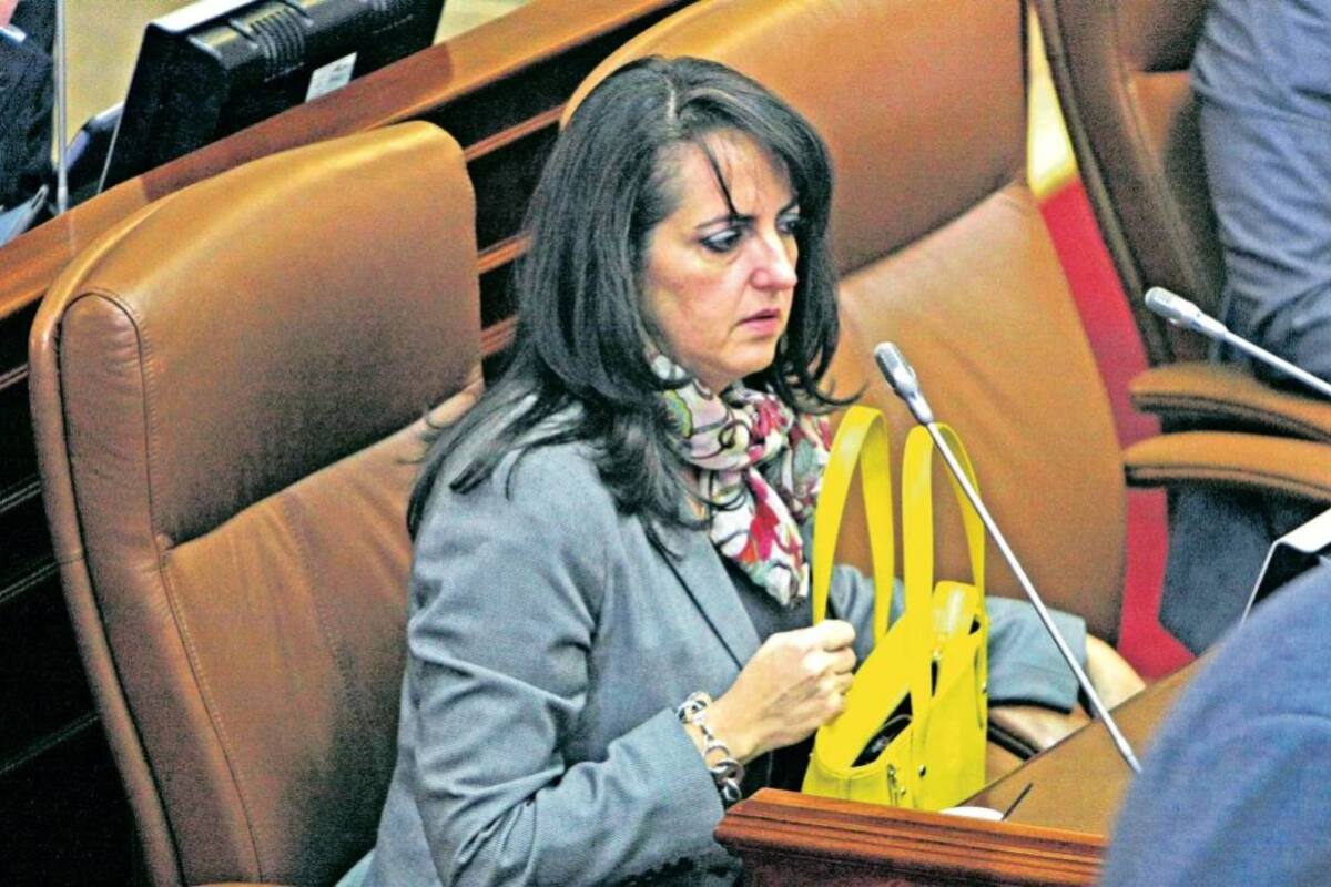 Representantes a la cámara María Fernanda Cabal (izquierda) y Ángela Robledo (derecha). (Foto: Archivo / VANGUARDIA LIBERAL)