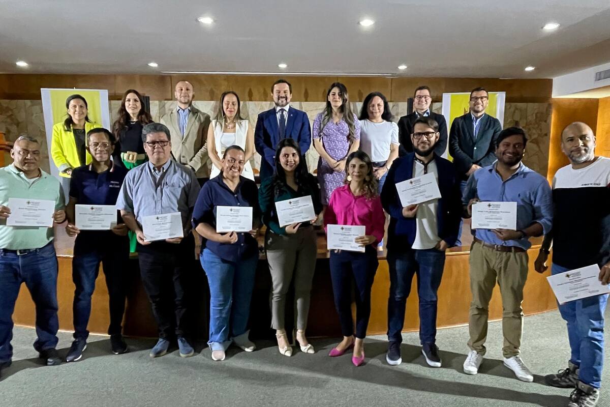 Hugo Armando Rodríguez Vera, vicerrector Académico; Pedro Elías Vera Bautista, director de Currículo; Edwing Muñoz Neira, coordinador de Educación Continua; Morin Yorleth Valencia Serrano, jefe del Departamento de Bienestar Universitario; Shirley Marcela Correa Herrera, jefe del Centro de Lenguas; Gladys Malagón, coordinadora de Profesores; docentes Diana Milena López García, Emil Hernández Arroyo, Fabiola Castro Granados, Giovanni Bohórquez, Gustavo Andrés Ospina Idarraga, Helio Armando Fernández Aranda, Jaime Enrique Sarmiento Suárez, Jorge Luis Bejarano Martínez, Leydi Fernanda Vásquez Patiño, Paola Martínez Higuera y Wanda Ximena Morgana Ortiz Núñez. Suministrada / VANGUARDIA
