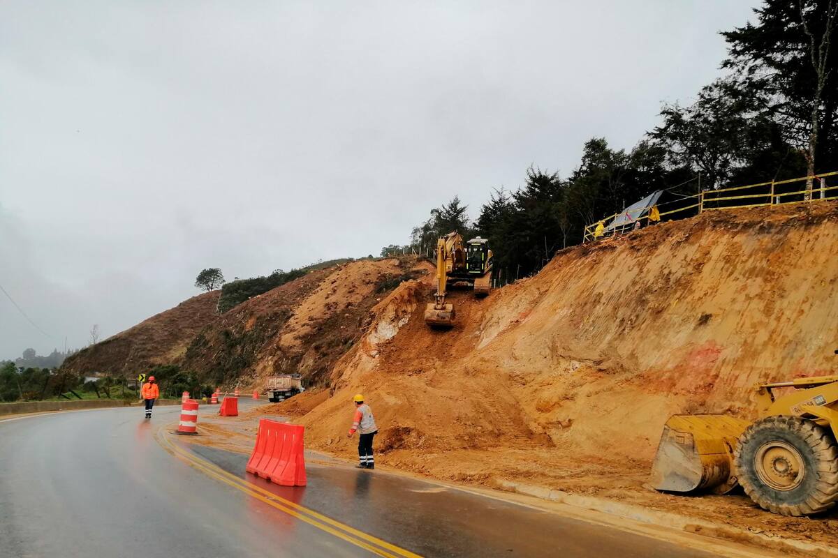 Suministrada / Excavación de taludes, Tercer Carril PR40.