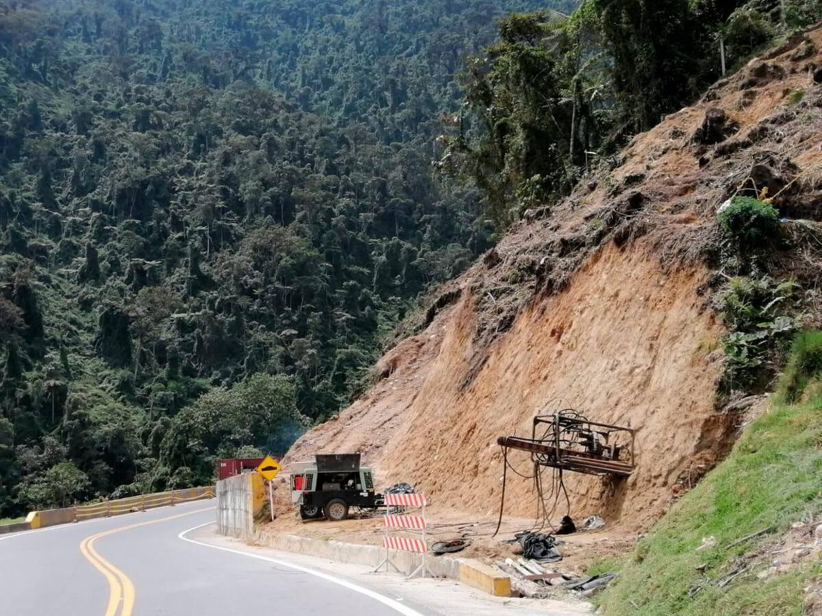 Suministrada / Estabilización para talud de corte, Tercer Carril PR34+000