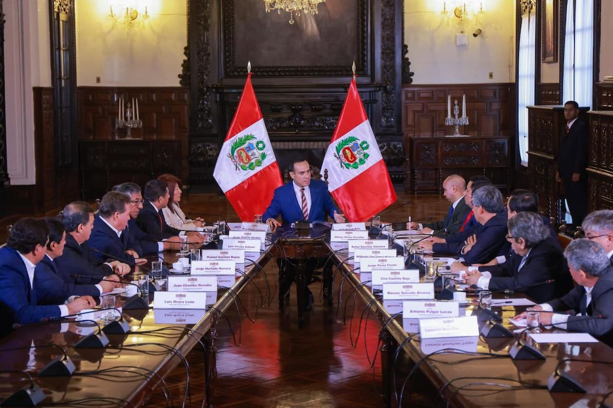Foto de archivo, presidente de Perú y sus ministros reunidos. //COLPRENSA.