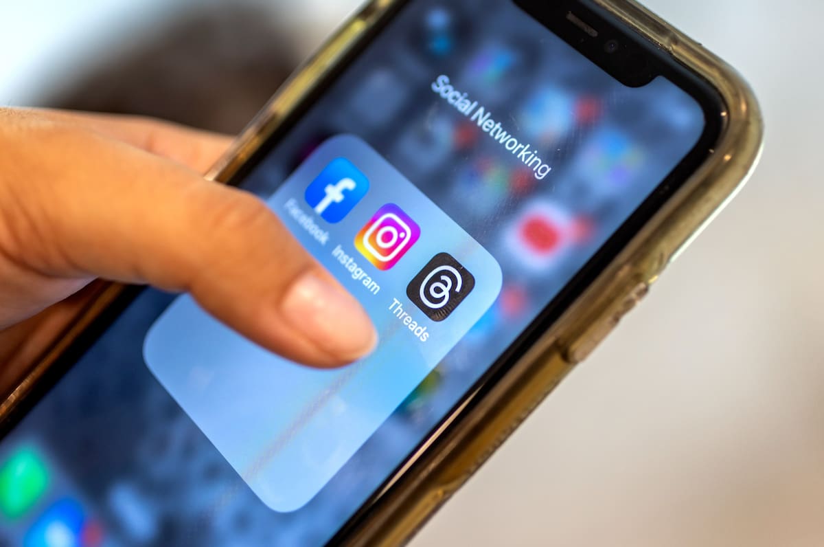 La mayoría de reclutamientos inician por redes sociales. // Foto: EFE.