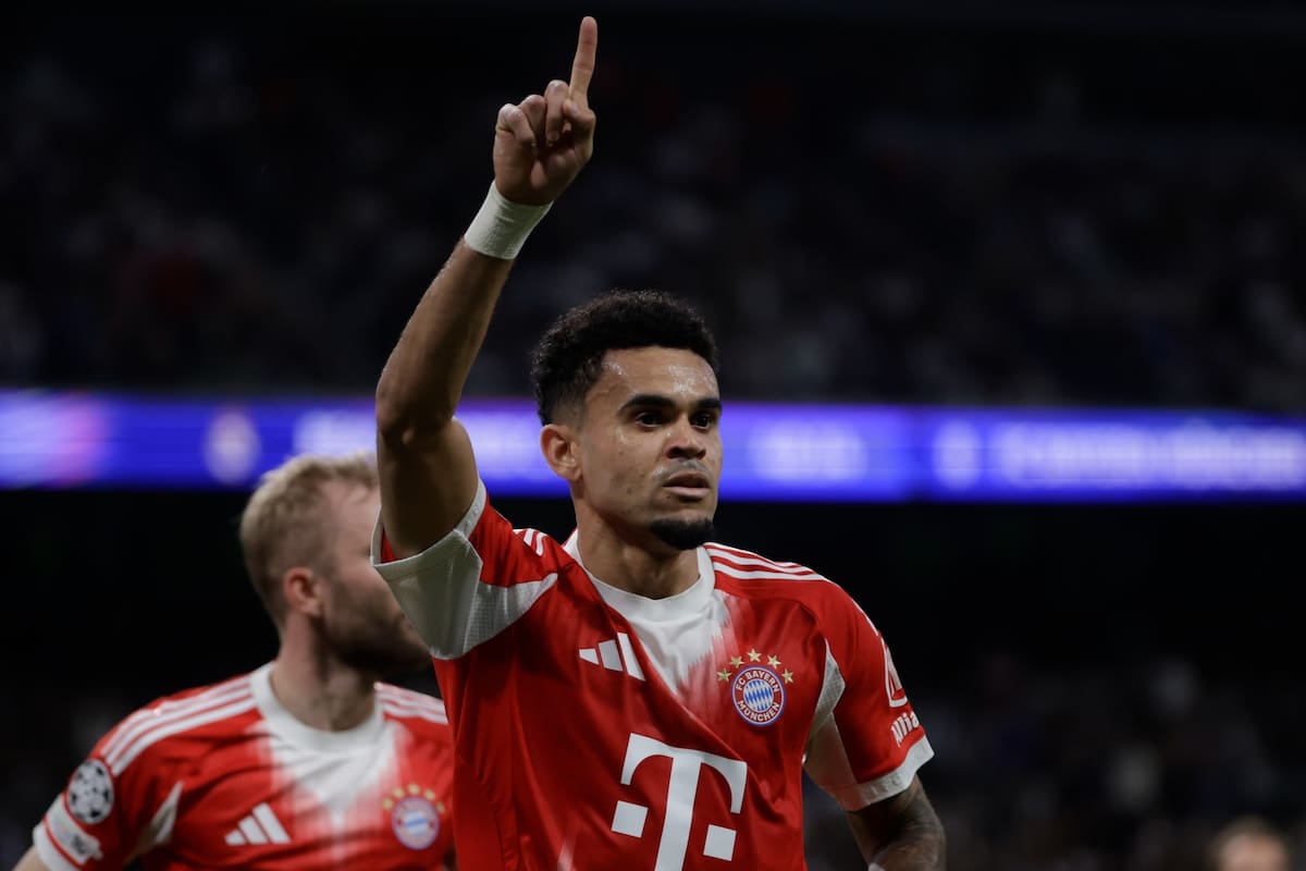 Luis Díaz celebra tras anotar el primer gol de su equipo, Bayern Múnich, durante el partido de ida de los cuartos de final de la Liga de Campeones contra Real Madrid. El Múnich ganó por 2-1. // Foto: EFE