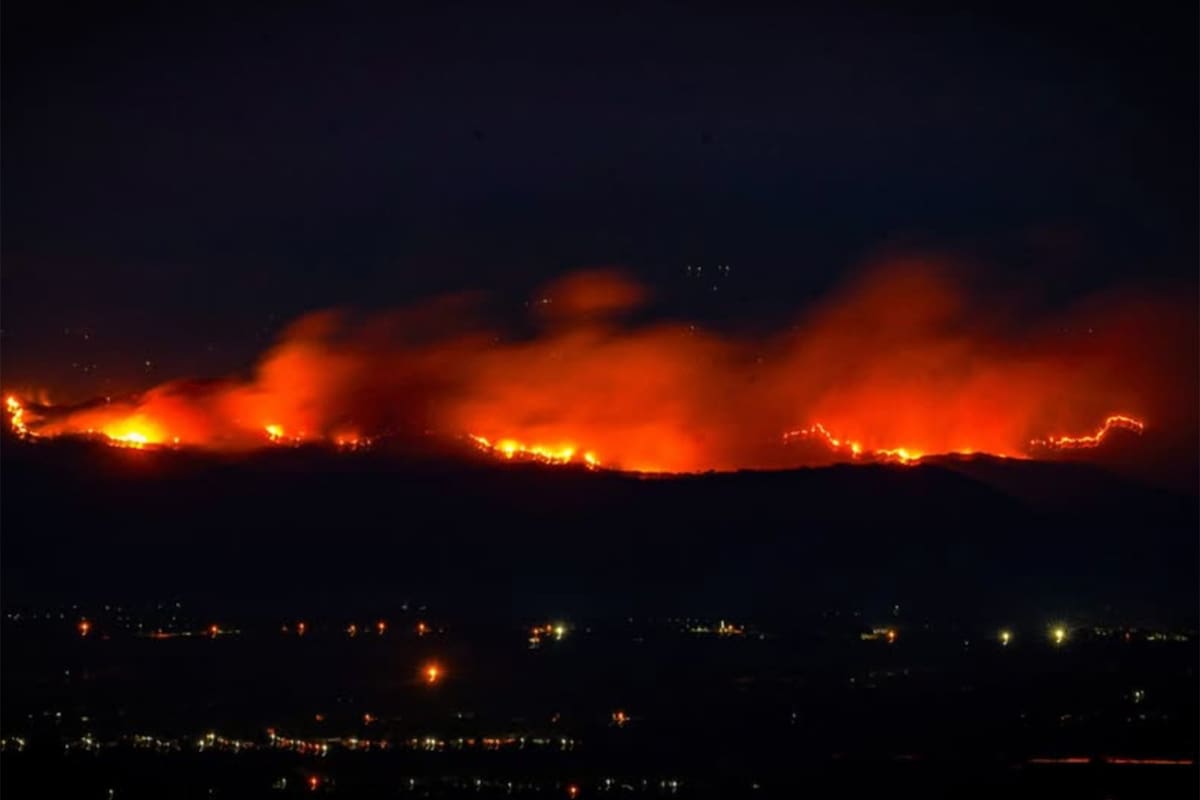 Enorme incendio forestal en zona rural entre los municipios de San Luis y Gualanday (Tolima). Los incendios en este departamento consumen más de 20.000 hectáreas. // Foto: EFE - Instagram @gobertolima.