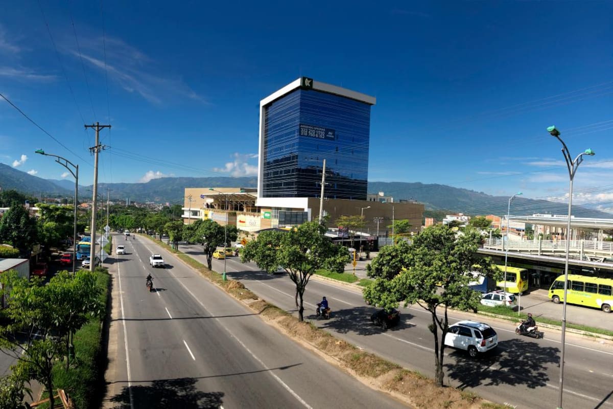 El barrio Quinta Granada se encuentra ubicado estratégicamente a un costado de la Autopista a Piedecuesta. Tiene de vecino al moderno Centro Comercial Delacuesta y además dispone de una variada oferta de servicios para toda la comunidad.