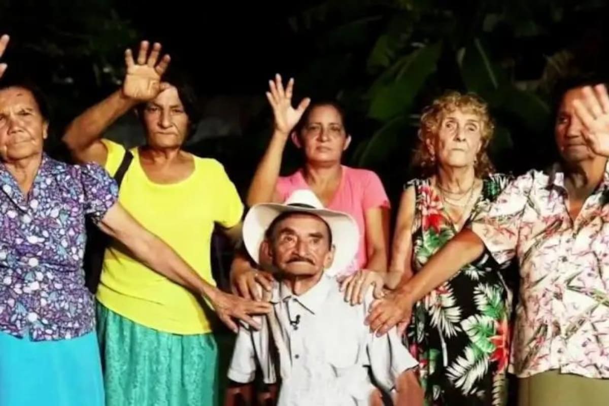 Víctor Julio es amante del amor y las mujeres, ha tenido 12 a lo largo de su vida, pero actualmente vive con cinco de ellas en una misma casa. FOTO: SUMINISTRADA